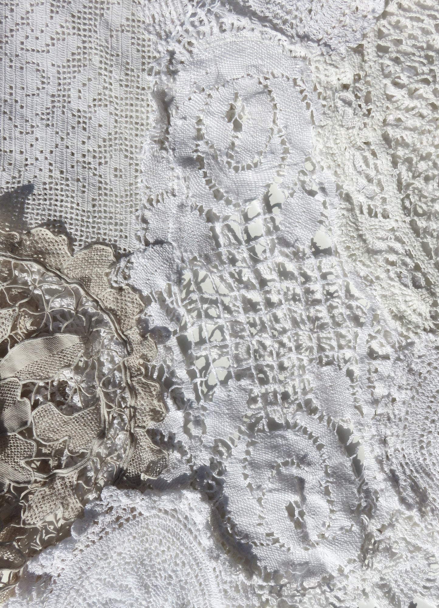 VINTAGE LACE SKIRT
